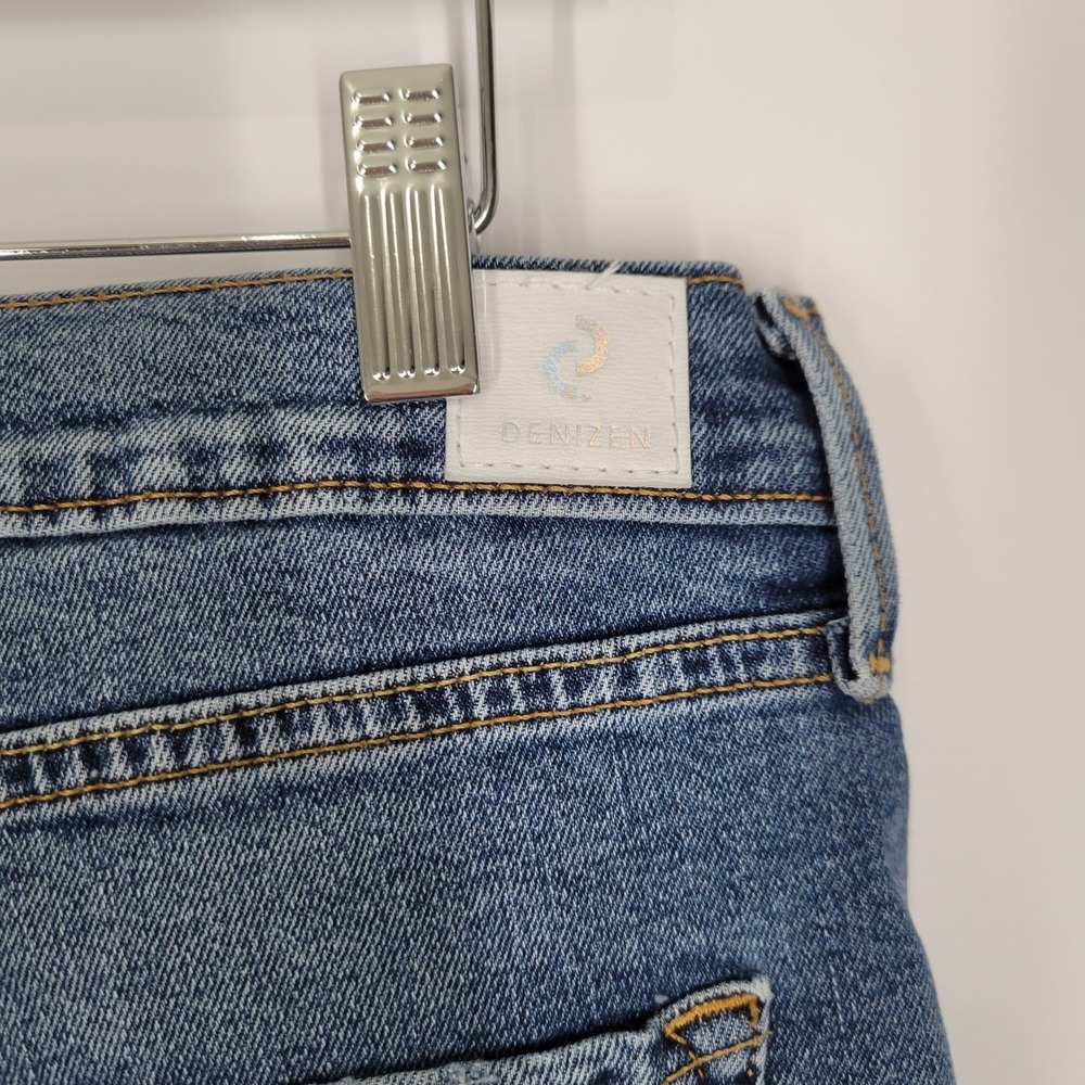 DENIZEN from Levi's Mom Jean Distressed Medium Wash Blue Denim Size 31 x 25 - Picture 6 of 11